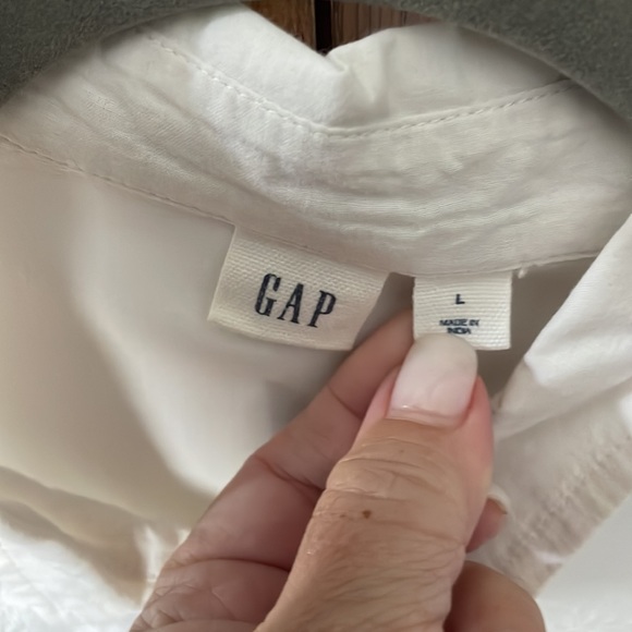 Gap white button down - Picture 2 of 5